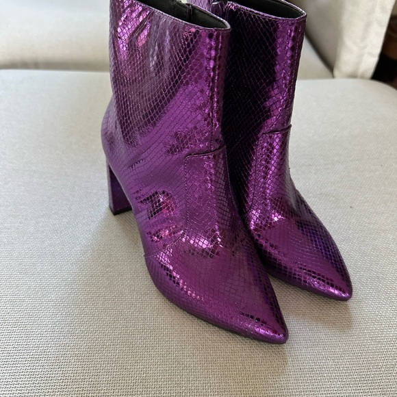 Like New INC Metallic Purple Snakeskin Ankle Boots - Picture 1 of 5